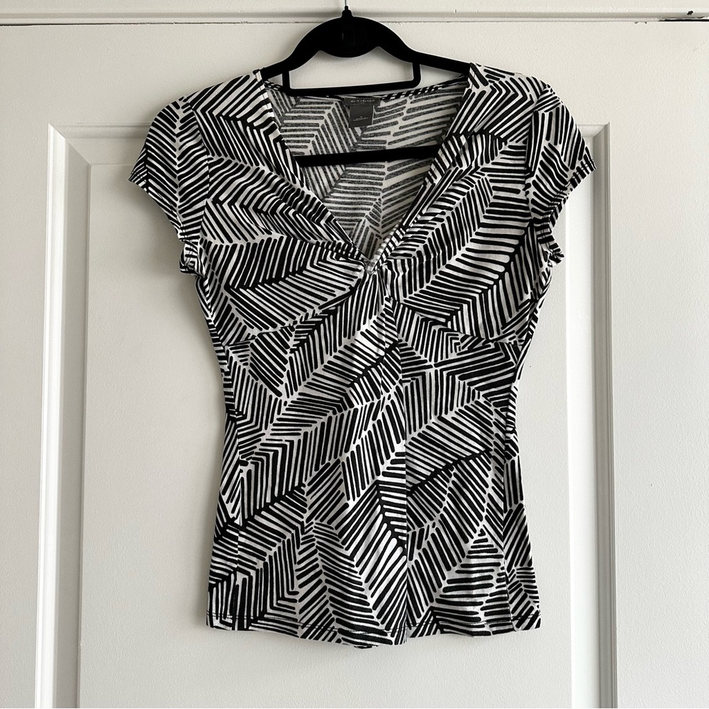 Ann Taylor Black & White V Neck Twist-Front Short Sleeve Top